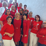 Aviva nosi crveno tim